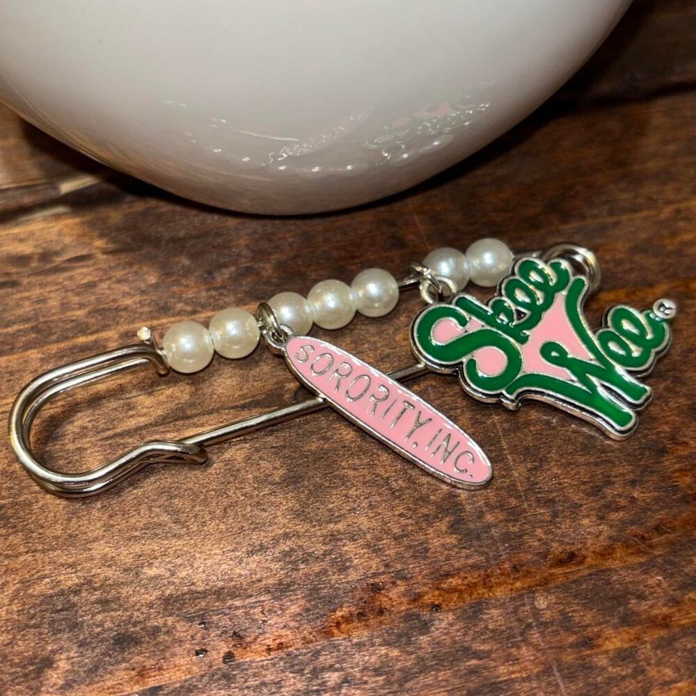 New Skee wee sorority pin with logo